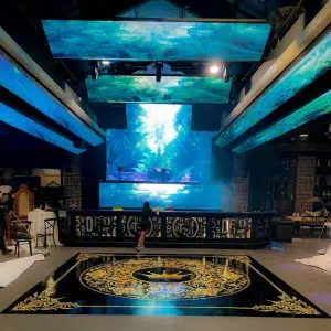 הדפסת מדבקת רצפה לאולמות אירועים ולעסקים